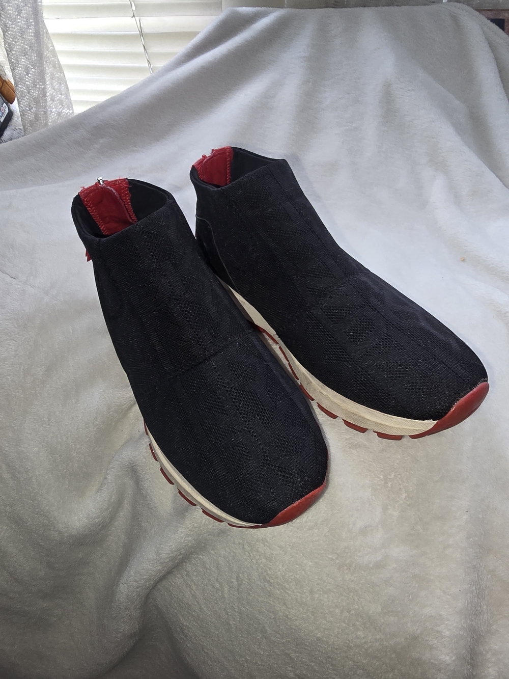 DKNYC Black Knit Slip-On Athletic Shoes with Red Accents
